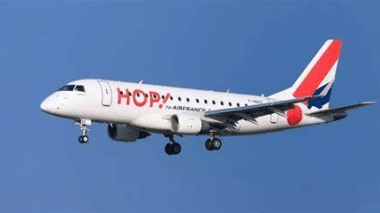 Un avion rate l’atterrissage, l’aile était proche de taper le sol