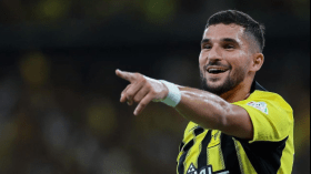 عوار يعادل أفضل أرقامه التهديفية