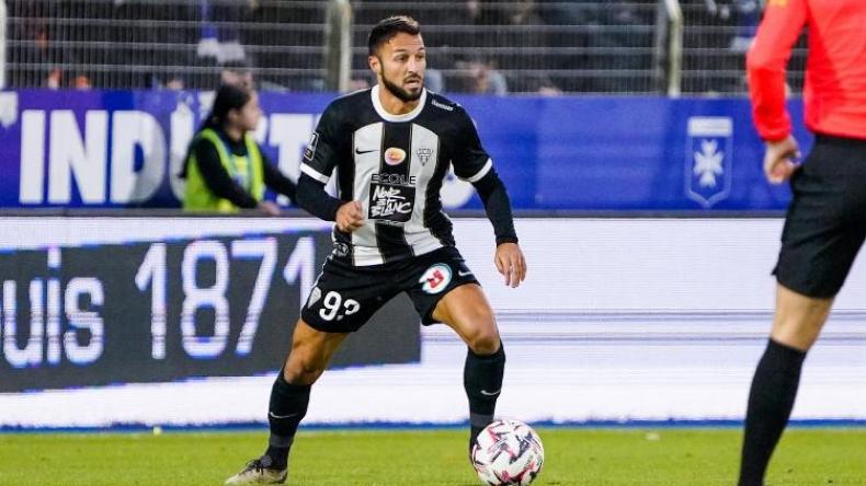 نادٍ إيطالي مهتمّ بِانتداب بلقبلة