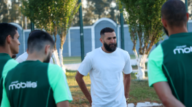 بن زيمة يُجدّد اعتزازه بِأصوله الجزائرية