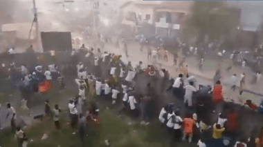 VIDEO: Une décision de l’arbitre provoque un carnage!