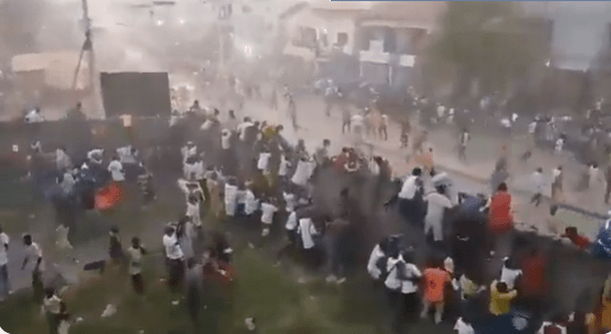 VIDEO: Une décision de l’arbitre provoque un carnage!