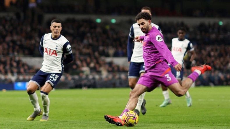 بِالفيديو: وزّع تمريرتَين حاسمتَين.. آيت نوري المدافع- الهدّاف في “البريمرليغ”