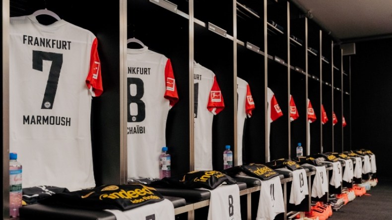 زملاء شعيبي انهزموا بِثلاثية أمام منافس بِعشرة لاعبين