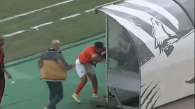 بالفيديو.. لاعب مصري يعتدي على مدربه ويعتزل كرة القدم