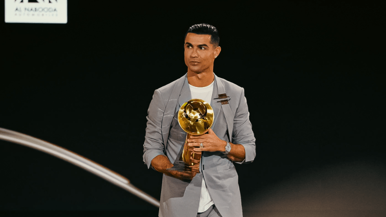 رونالدو يتوّج بجائزتين جديدتين