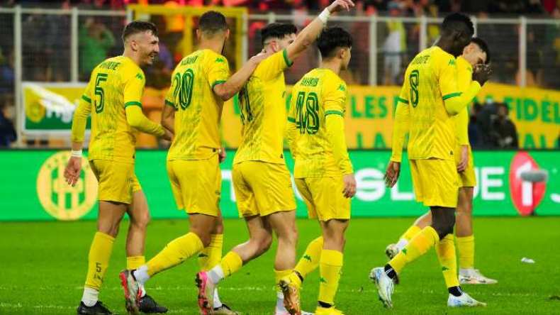 بِالفيديو: لاعبو شبيبة القبائل يزورون جناح “موبيليس” في قصر المعارض