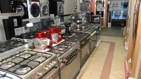 انتعاش تجارة الأجهزة الكهرومنزلية والمنسوجات.. ونقص في المواد الأوّلية