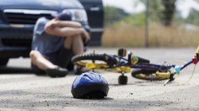 أطفال يواجهون المخاطر المرورية وسط غياب رقابة الأولياء