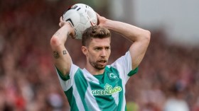 ميتشيل فايزر أفضل ظهير أيمن في الدوري الألماني