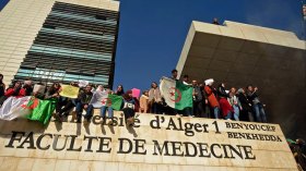 “الكناس” يطالب طلبة الطب بالعودة لمقاعد الدراسة
