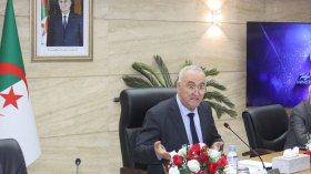 فايد يستعجل إتمام مشاريع تطوير الدفع الإلكتروني في الآجال المحددة