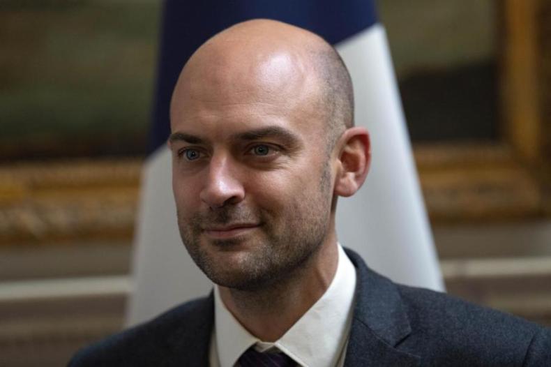 Première réaction de la France au rappel de son ambassadeur à Alger