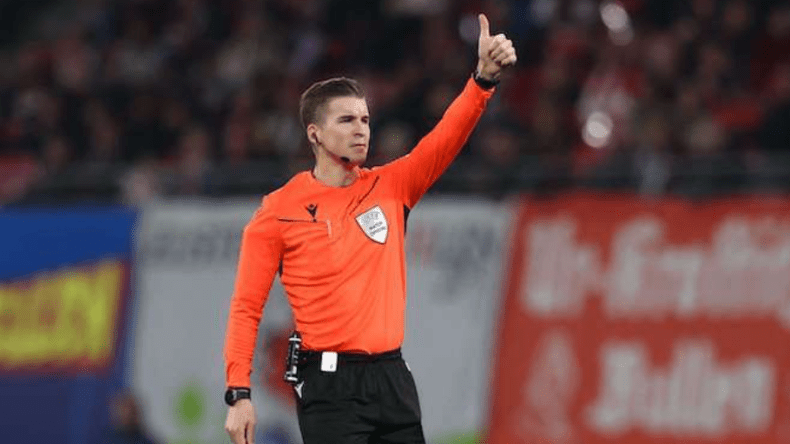 فرانسوا ليتكسيي أفضل حكم في العالم لعام 2024