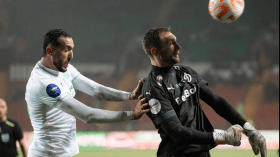 بالفيديو.. حارس مرمى يسجل هدفا غريبا في الدوري الروسي