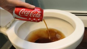 لأنها قريبة من حموضة البطارية.. هذه فوائد المشروبات الغازية!