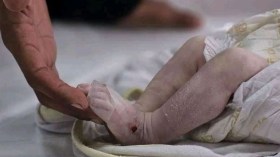 البرد القارس يفتك بأطفال غزة.. فيديوهات تفطر القلوب ولا عزاء للإنسانية!