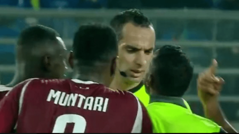 خليجي 26.. قرارات حاسمة للحكم الجزائري غربال تثير جدلا كبيرا (فيديو)