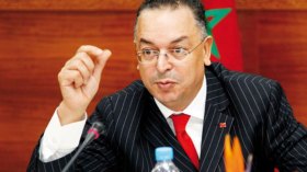 “من كان بيته من زجاج فلا يرمي الآخرين بالحجارة”