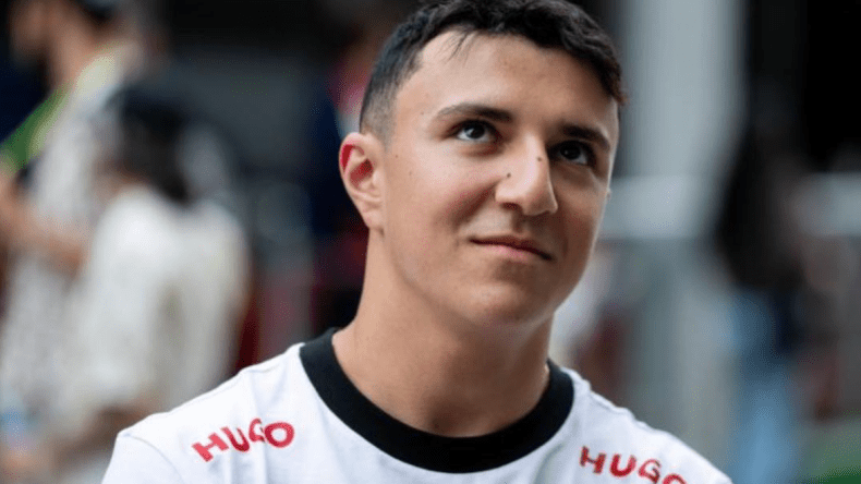 اللجنة الأولمبية تهنئ أول سائق جزائري يشارك في سباقات فورمولا 1