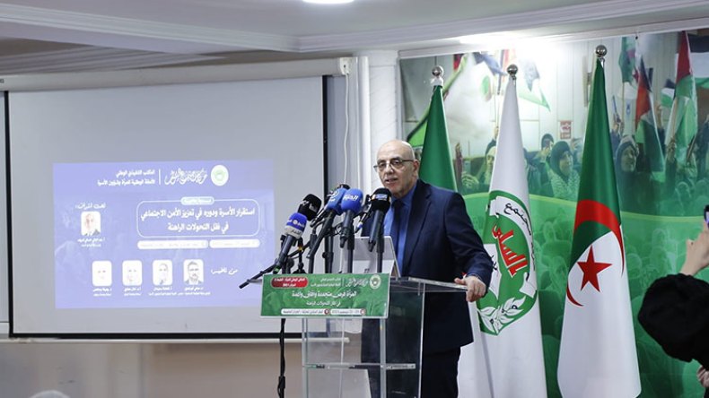 حساني: “الوعي الكامل لمواجهة مخططات استهداف الجزائر”