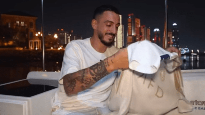 تعليق طريف من خوسيلو على قميص كريستيانو رونالدو (فيديو)