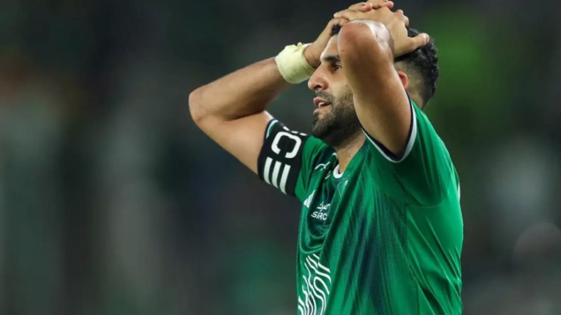 محرز: لست ميسي كي أركض بالكرة وحدي وأسجل الأهداف