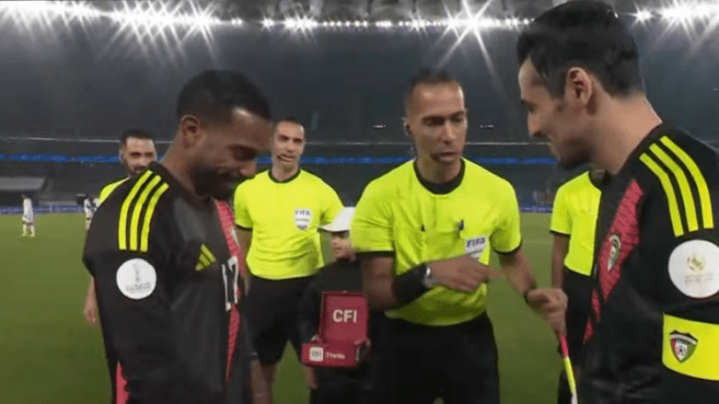 بالفيديو.. واقعة غريبة في مباراة الكويت والإمارات بـ”خليجي 26″