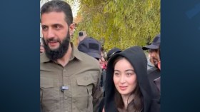 هكذا علقت الشابة الدمشقية التي طلب منها أحمد الشرع تغطية شعرها! 