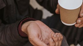 طرق احتيالية في التسول لاستعطاف المواطنين