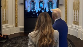 شعر ميلانيا المستعار يثير جدلا واسعا.. ما القصة؟