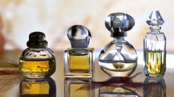 كيف تؤثر العطور المقلّدة على صحتك؟