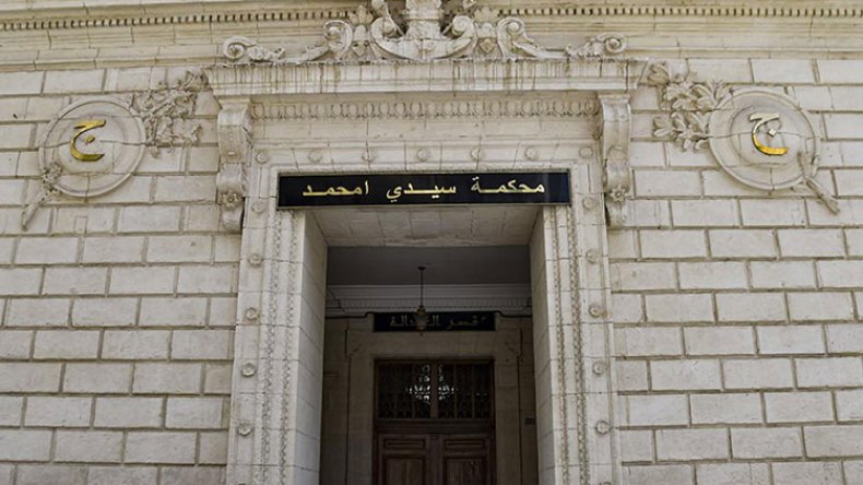 من منحة البطالة إلى متابعين بالتهرّب الضريبي.. تفاصيل السقوط في فخ شركات الذهب!