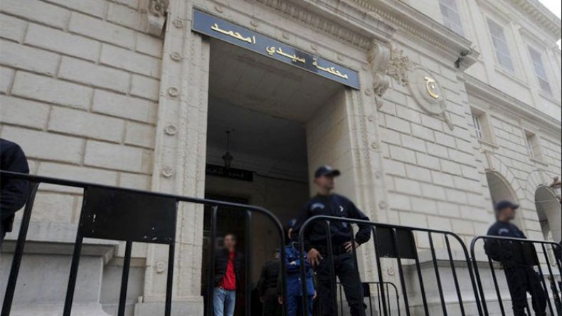 موكلونا تجار حقيقيون وبسجلات قانونية ومعاملاتهم صحيحة