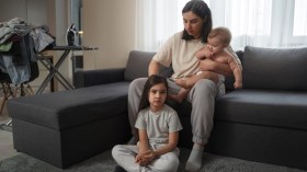 زوجات “الحراڤة”.. أمهات يلعبن دور الأب ويواجهن مستقبلا مجهولا!