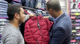 تجارة الألبسة الشتوية تنتعش في شهر ديسمبر