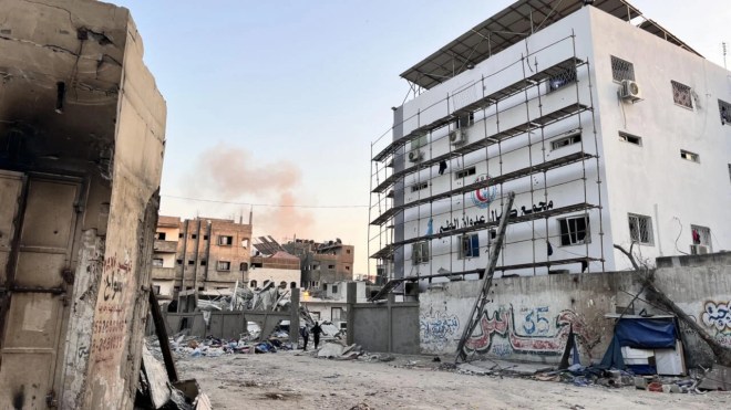 الاحتلال يواصل مجازره في بيت لاهيا ويستهدف مستشفى كمال عدوان