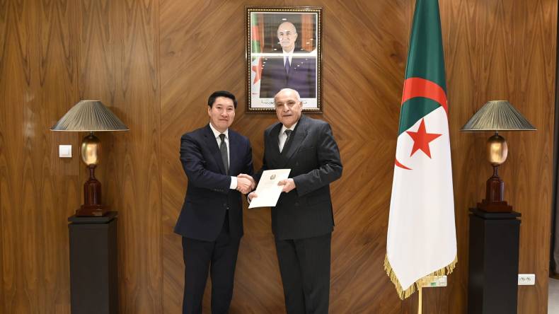 الوزير عطاف يتسلم أوراق اعتماد سفيري سيراليون وكازاخستان