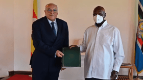 عطاف يُسلم رسالة الرئيس تبون لنظيره الأوغندي