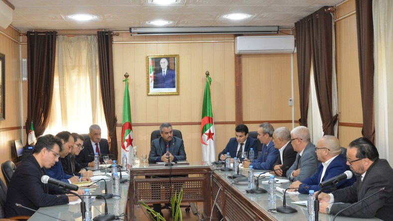 وزير التربية يلتقي الأمين العام للاتحادية الوطنية لعمال التربية