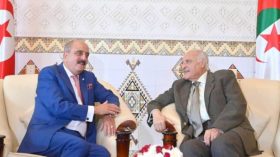 عطاف يتباحث هاتفيا مع نظيريه التونسي والمصري