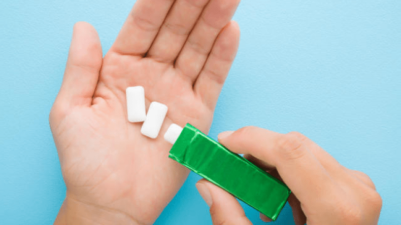  تعرّف على الآثار الجانبية لمضغ العلكة