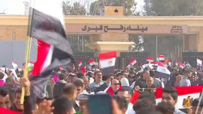 معبر رفح: مصريون يحتجّون على دعوات تهجير الفلسطينيين