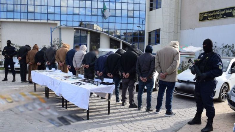 بالصور.. تفكيك شبكة إجرامية دولية متخصصة في تهريب المركبات بقسنطينة