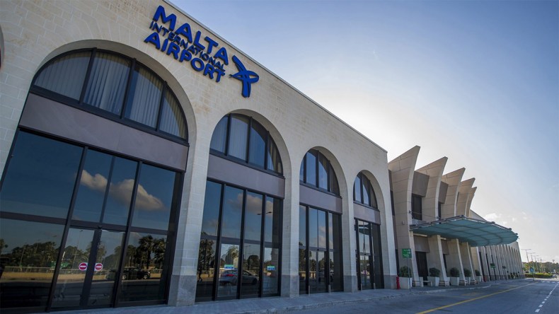 هروب ركاب “مغاربة” من طائرة هبطت اضطراريا بمطار مالطا