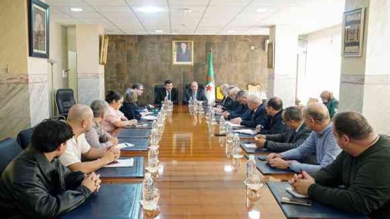 إنشاء مركز امتياز متخصص في مهن النسيج والجلود بالبويرة