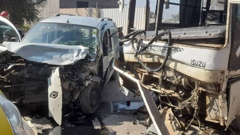 إصابة 18 شخصًا في اصطدام بين سيارة وحافلة بالعاصمة