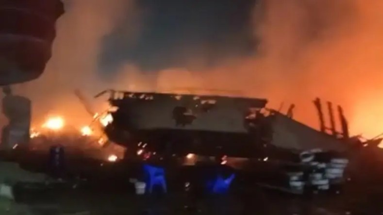 Égypte: Un important incendie s’est déclaré au canal de Suez – vidéo