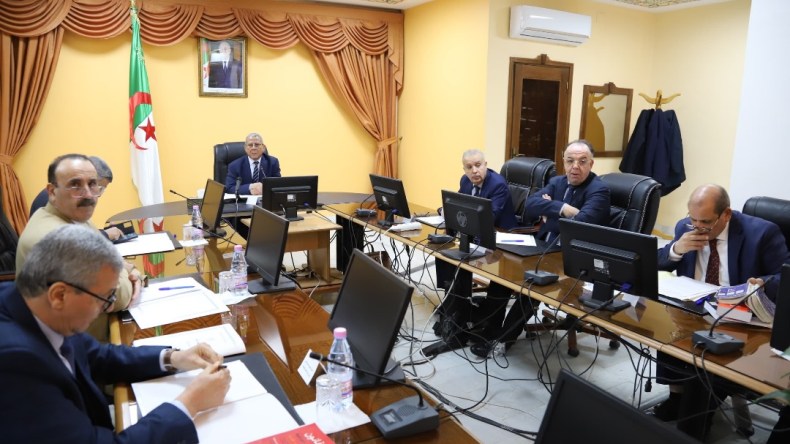 الرئيس الأول للمحكمة العليا يجتمع برئيس الاتحاد الوطني لمنظمات المحامين