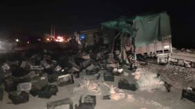 وفاة شخصين وإصابة 12 آخرين في حادث تصادم بين شاحنتين وحافلة بالوادي